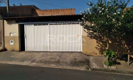 Casa à venda em Cidade Aracy, São Carlos - 3 dormitórios, churrasqueira e garagem