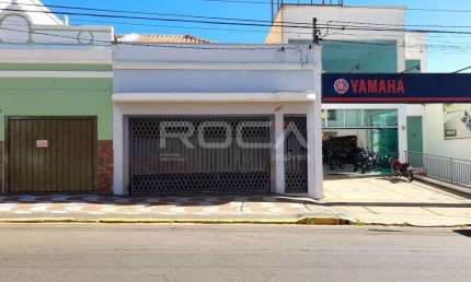 Casa à venda no CENTRO de São Carlos: 03 dormitórios e churrasqueira!