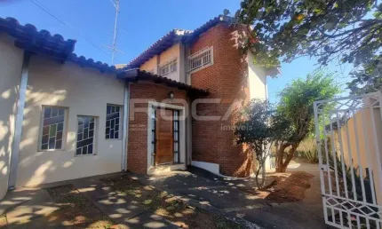 Sobrado à venda no Jardim Macarengo, São Carlos | 4 dormitórios, 8 garagens