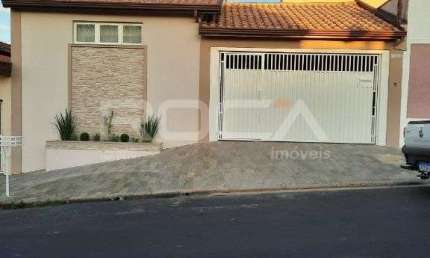 Linda Casa Padrão à Venda no Jardim Nova São Carlos