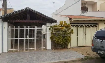 Casa Padrão à venda em Santa Felicia, São Carlos: 2 dormitórios, cozinha, lavanderia e sala.