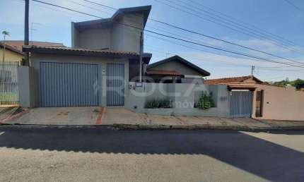 Linda Casa Padrão à Venda e Locação no Centro de São Carlos