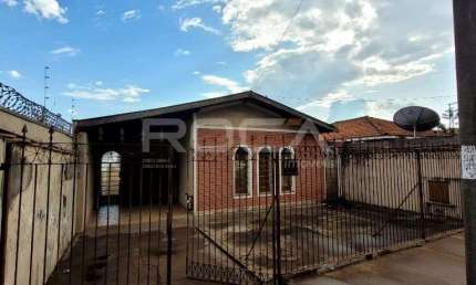 Casa à venda na Vila Boa Vista 1 em São Carlos: 2 dormitórios, edícula e garagem