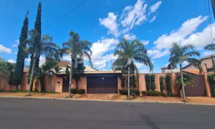 Imóvel à venda no Jardim Cardinalli, São Carlos: Casa de alto padrão com 3 suítes e churrasqueira