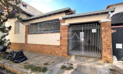 Casa padrão com 4 dormitórios para alugar no CENTRO de São Carlos