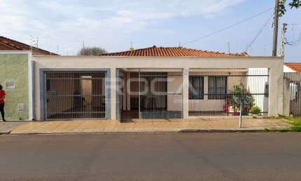 Casa à venda e locação no CENTRO de São Carlos - 3 dormitórios, suíte, garagem e armários