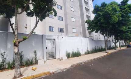 Aluguel de Apartamento Padrão com 2 Dormitórios na Vila Prado, São Carlos