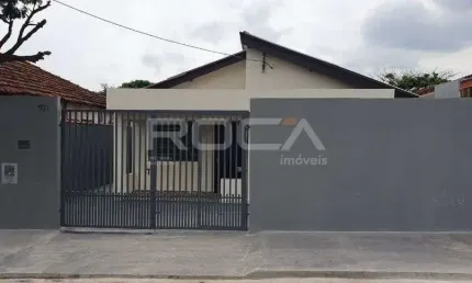 Casa à venda e locação no Jardim São João Batista, São Carlos!
