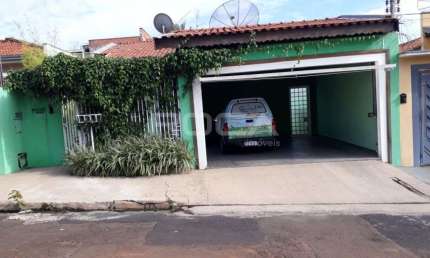 Casa Padrão de 3 dormitórios com suíte na Vila Prado, São Carlos
