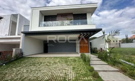 Espaçosa casa de 4 dormitórios em condomínio no Parque Faber Castell I