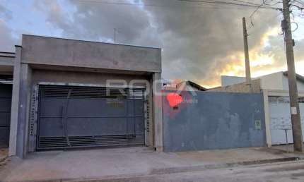 Charmosa casa à venda no Jardim Embaré em São Carlos