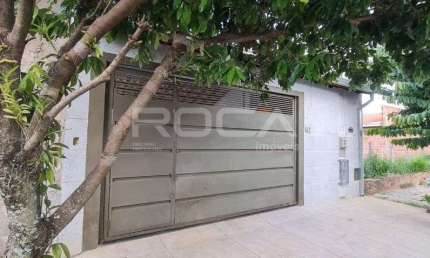 Casa à venda com edícula e piscina em Americo Alves Margarido, São Carlos