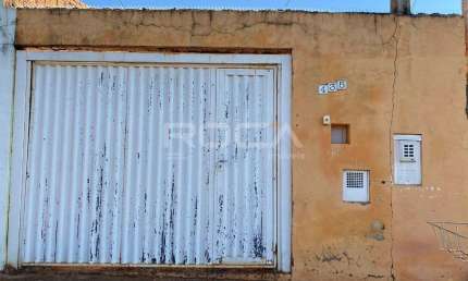 Casa padrão à venda em São Carlos - Cidade Aracy, 2 dormitórios e suíte