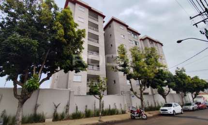 Apartamento de 2 dormitórios com suíte para alugar na Vila Prado, São Carlos