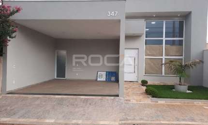 Casa padrão à venda em São Carlos, bairro Parque Fehr, 3 dormitórios e 2 vagas