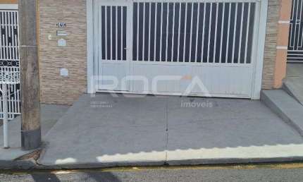 Casa à venda no Jardim Nova São Carlos - 2 dormitórios e churrasqueira