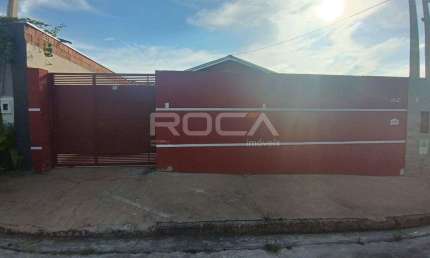 Casa à venda no Jardim Embaré, São Carlos: 2 dormitórios e piscina climatizada!
