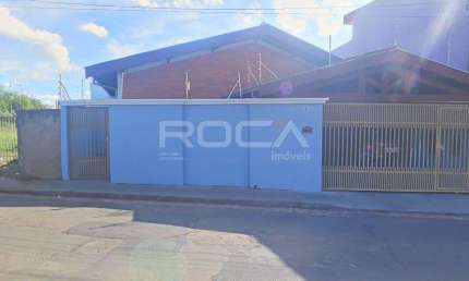 Casa Padrão à venda na Vila Arnaldo, São Carlos - 2 Dormitórios, Churrasqueira e Edícula