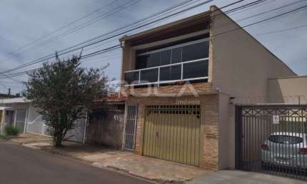 Amplo Sobrado de 4 dormitórios em Santa Felícia, São Carlos