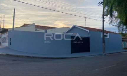 Linda casa de 2 dormitórios à venda no bairro Parque Delta, São Carlos