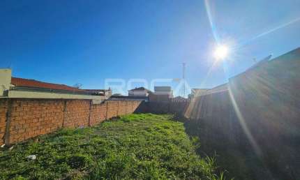 Terreno à venda na Vila Brasília, São Carlos: sua oportunidade de construir o seu lar dos sonhos!