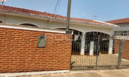Casa padrão à venda na Vila Faria, São Carlos - 3 dormitórios, suíte e 4 garagens
