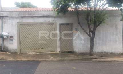 Casa térrea com 2 dormitórios e churrasqueira no bairro Zavaglia em São Carlos
