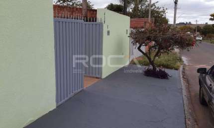 Casa à venda no Residencial Itamarati, São Carlos: 1 dormitório, 4 garagens!