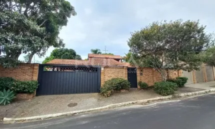Casa de alto padrão com piscina e sauna na Samambaia, São Carlos