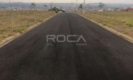 Oportunidade única! Terreno padrão à venda em Vista Alegre, São Carlos.