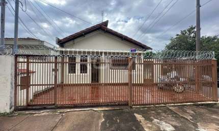 Casa padrão com 3 dormitórios no Centro de São Carlos