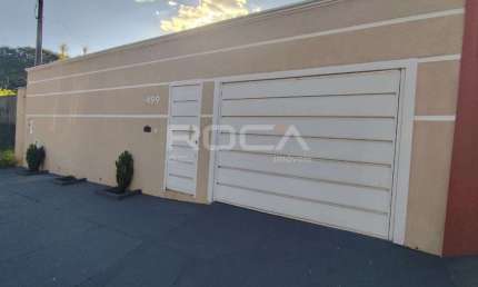 Aluguel de Casa Padrão com 4 Dormitórios no Jardim Santa Paula em São Carlos