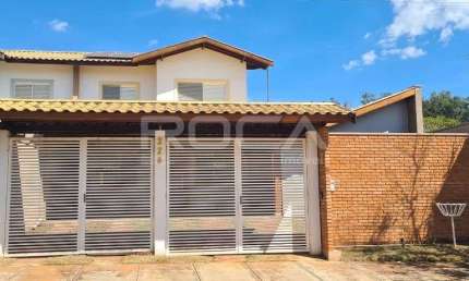 Linda Casa de 3 Dormitórios com Churrasqueira no Parque Espraiado, São Carlos