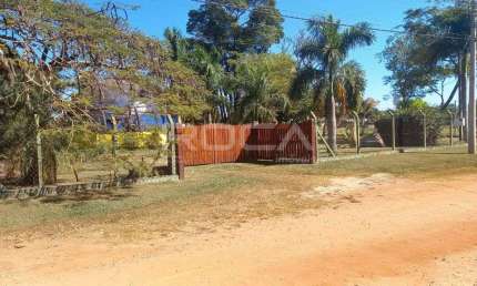 Chácara à venda no Vale Santa Felicidade, São Carlos - Encante-se com este paraíso rural!