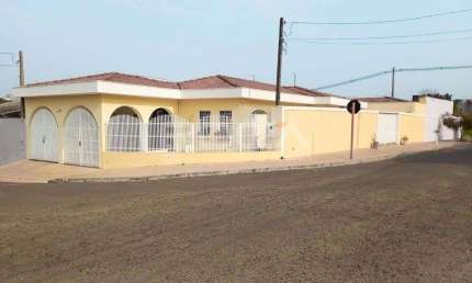 Casa à venda e locação no bairro Jardim Hikare, São Carlos - 4 dormitórios!