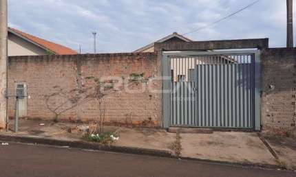 Casa padrão com 2 dormitórios no bairro Zavaglia, São Carlos