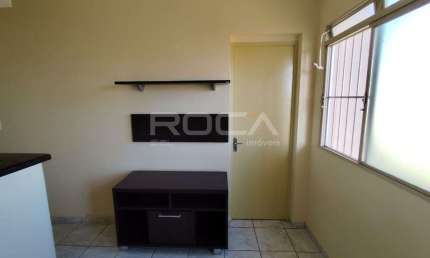 Aluguel de Apartamento Padrão com 2 Dormitórios em São Carlos