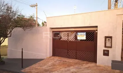 Casa padrão à venda no Jardim Santa Paula, São Carlos - 3 dormitórios e suíte