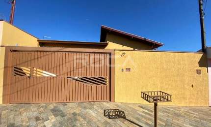 Casa à venda com 3 dormitórios, 2 suítes e 4 garagens na Vila Monteiro, São Carlos