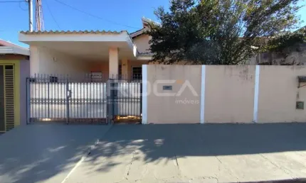 Casa à venda e locação no Jardim Beatriz, São Carlos - 2 dormitórios e garagem coberta!