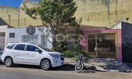 Casa à venda na Vila Prado, São Carlos - 2 dormitórios, garagem coberta!