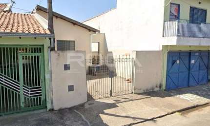 Encantadora casa à venda em Cidade Aracy, São Carlos: 2 dormitórios, garagem e muito mais!