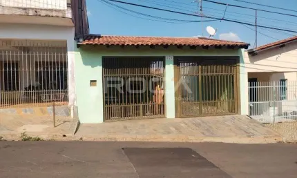 Casa padrão à venda em Romeu Tortorelli, São Carlos - 2 dormitórios e edícula