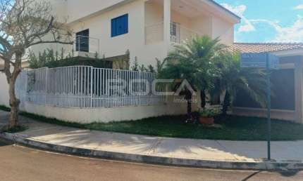 Casa ampla e moderna com 3 dormitórios no Loteamento Habitacional São Carlos 1, São Carlos