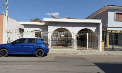 Casa padrão à venda no CENTRO em São Carlos - 3 dormitórios, suíte, churrasqueira e muito mais!
