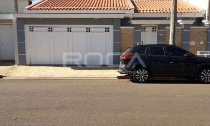 Linda Casa de Alto Padrão com 3 Suítes no Bairro Planalto Paraíso em São Carlos