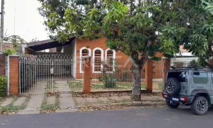 Casa Padrão à venda no Jardim Macarengo, São Carlos: 3 dormitórios, suíte e 7 vagas