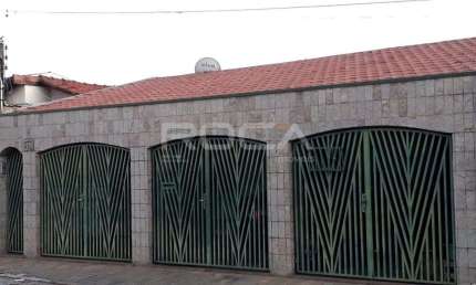 Casa padrão à venda com 3 dormitórios em Castelo Branco, São Carlos