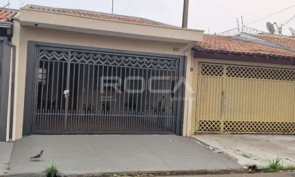 Casa à venda no Planalto Paraíso em São Carlos: 2 dormitórios, suíte e garagem coberta!