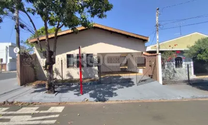 Casa padrão para alugar em Cidade Jardim, São Carlos - 3 dormitórios, suíte e garagem coberta!